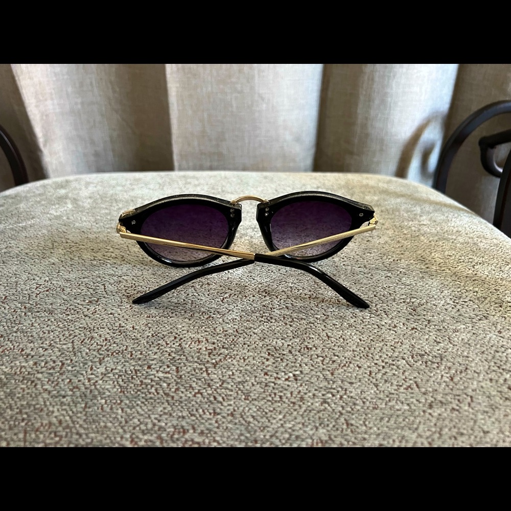 Hi ladies,this is one of my nice eyeglass for women. With black brown color.